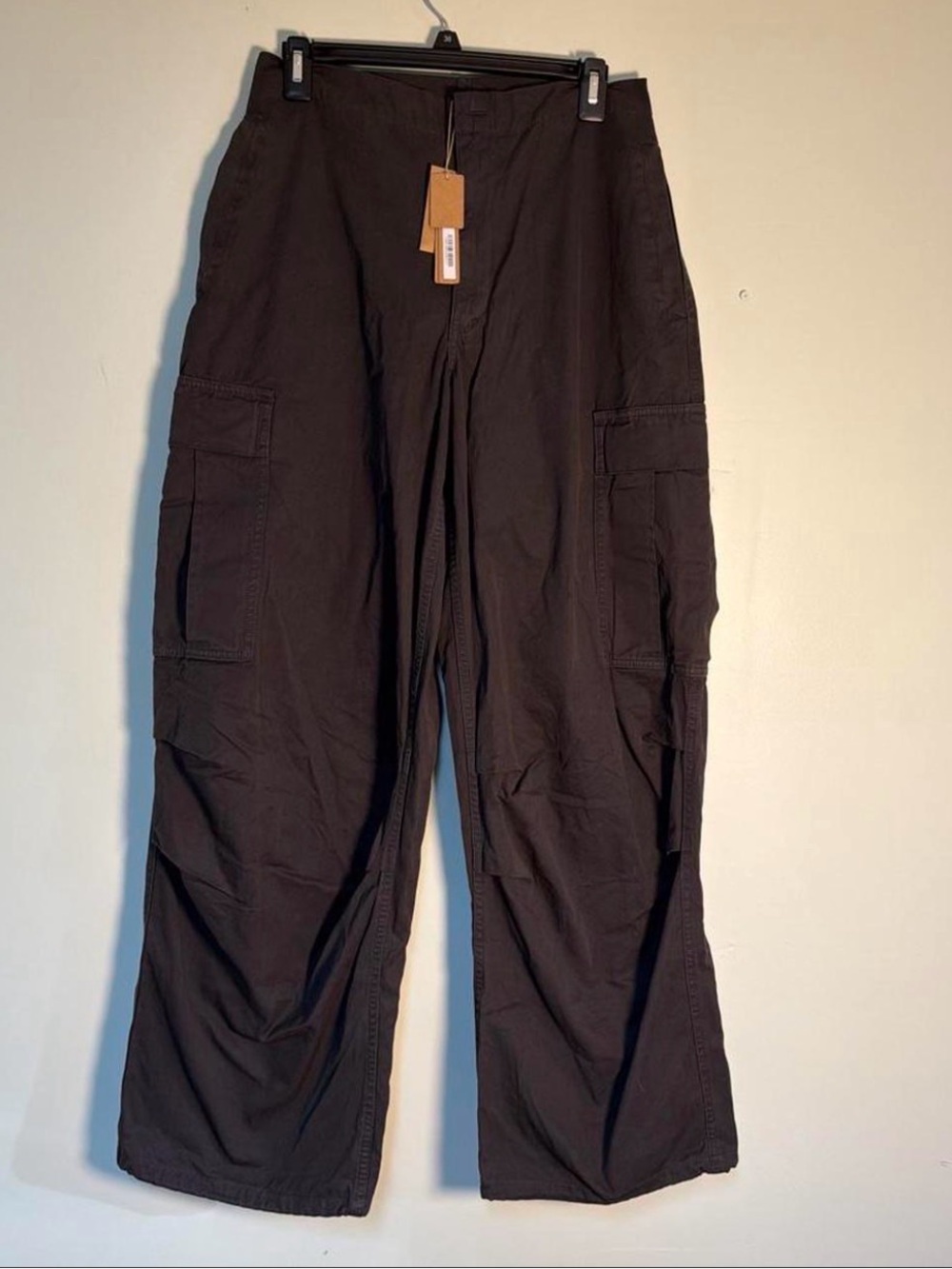 Skims outdoor woven cargo pant size XS in color onyx.
